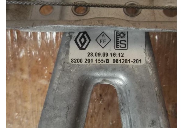 склопідйомник механічний, правий задній Renault Clio III, 8200291155, універсал